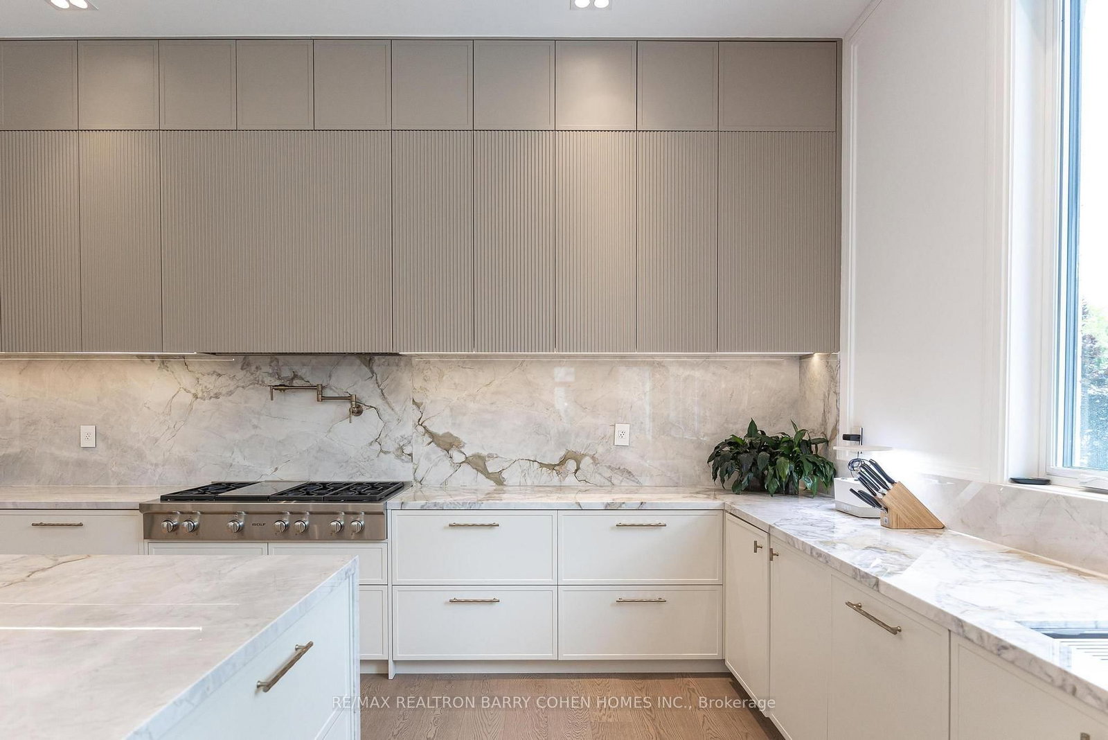 15 Sulgrave Cres, Toronto — 15