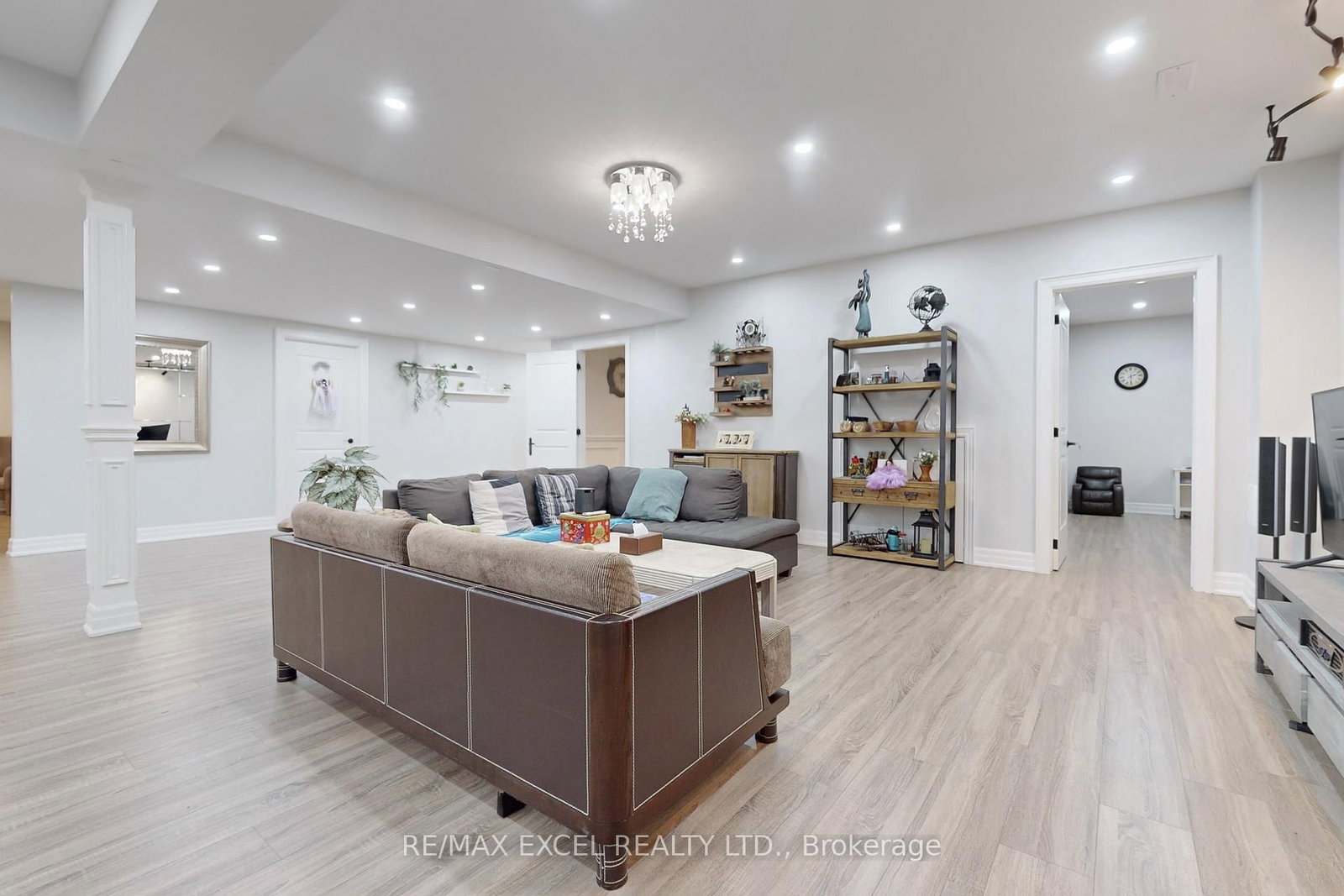 2 Beau Crt, Aurora — 27