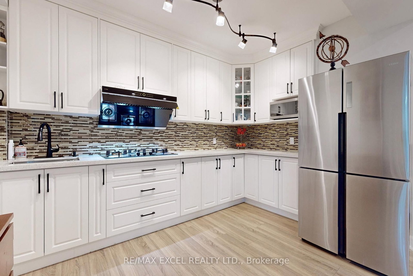 2 Beau Crt, Aurora — 28