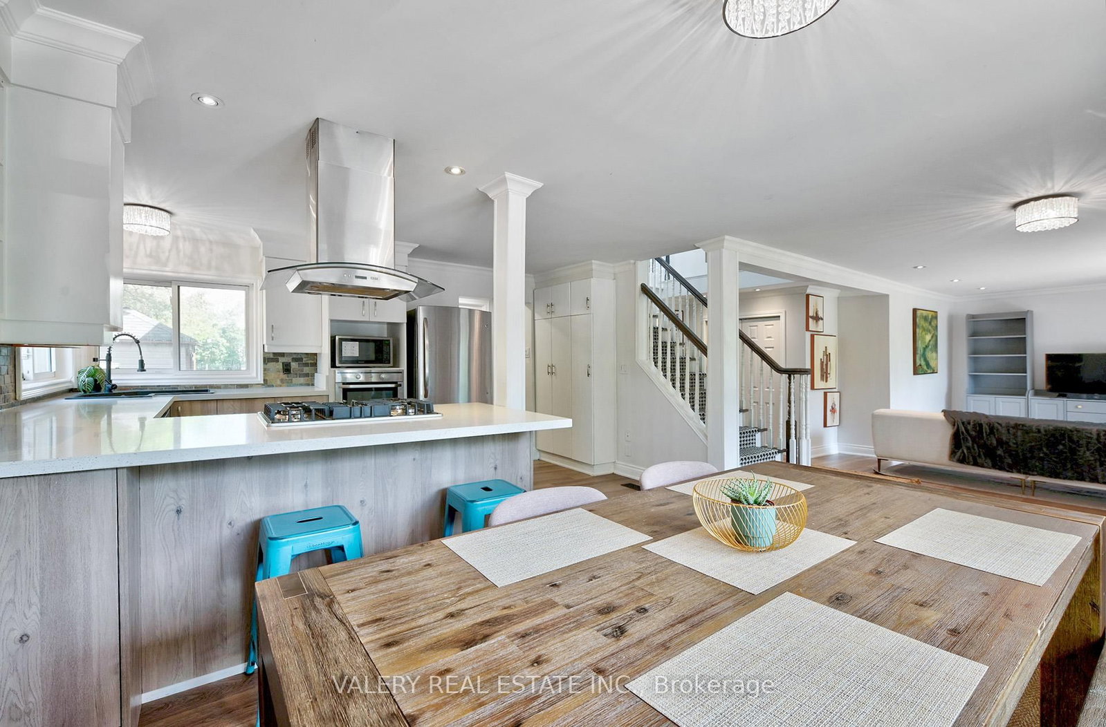 2314 Belyea St, Oakville — 21