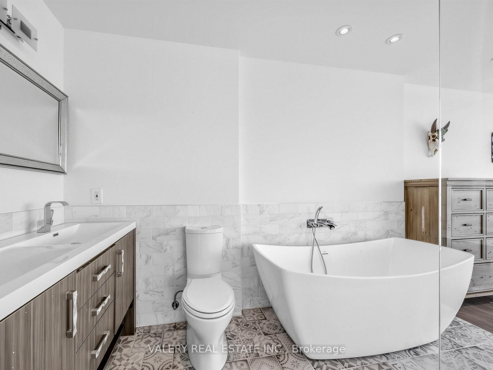 827-250 Manitoba St, Toronto — 10