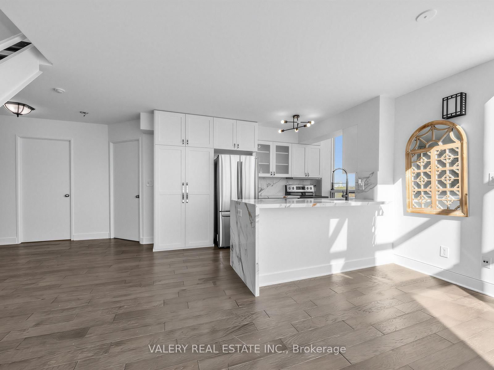 827-250 Manitoba St, Toronto — 4