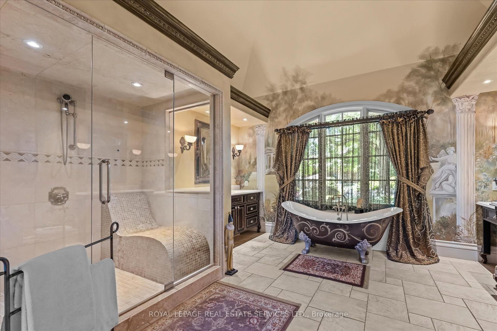 10090 Pineview Tr, Milton — 10