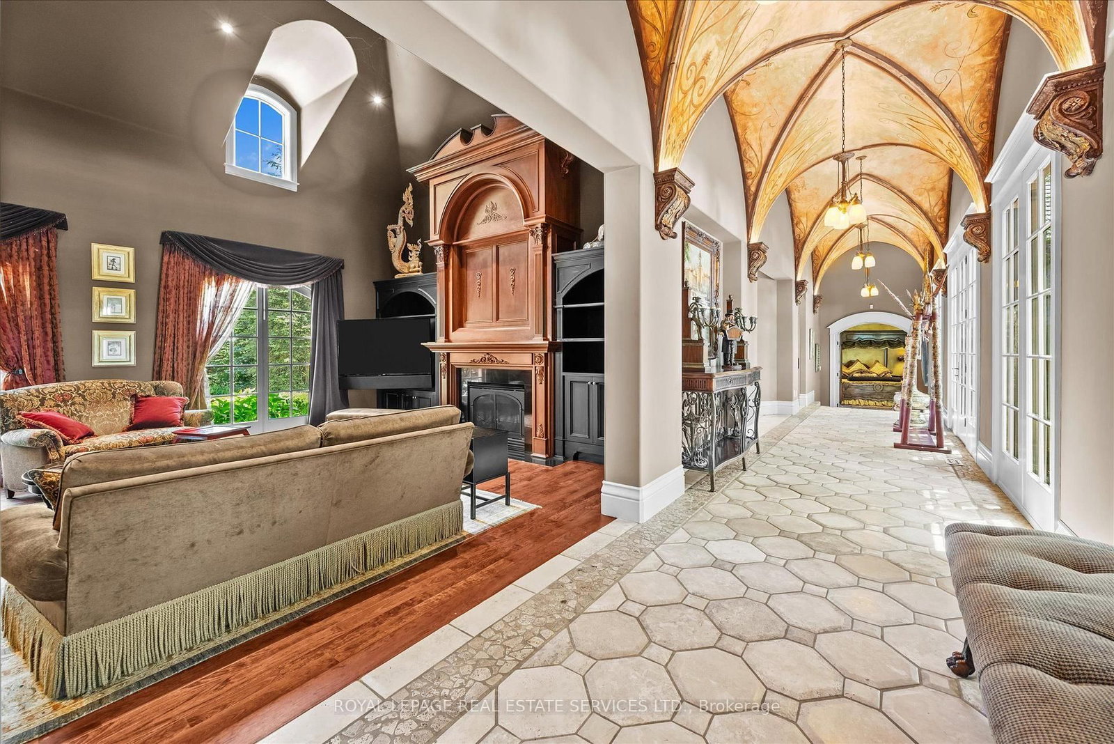 10090 Pineview Tr, Milton — 13