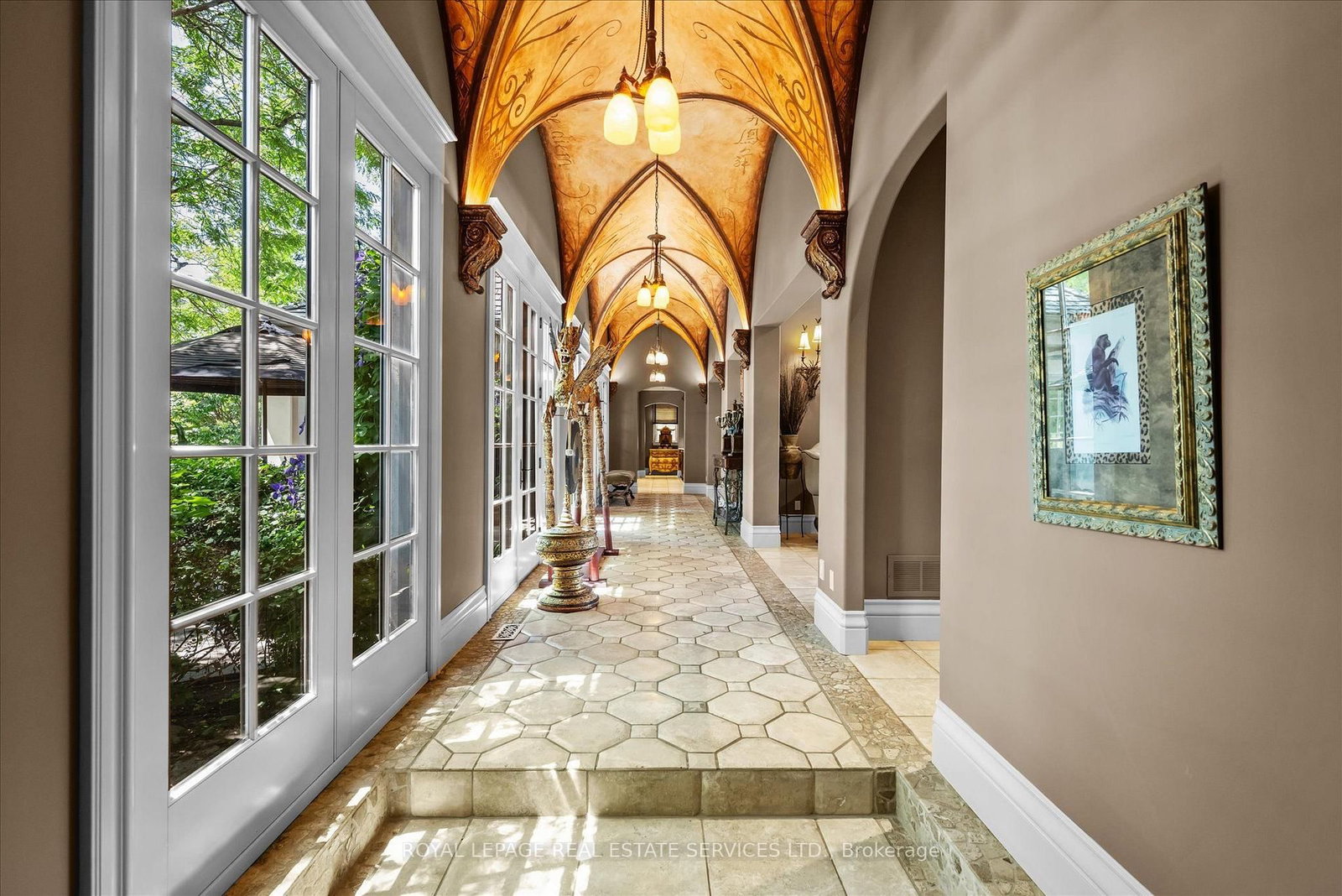10090 Pineview Tr, Milton — 24
