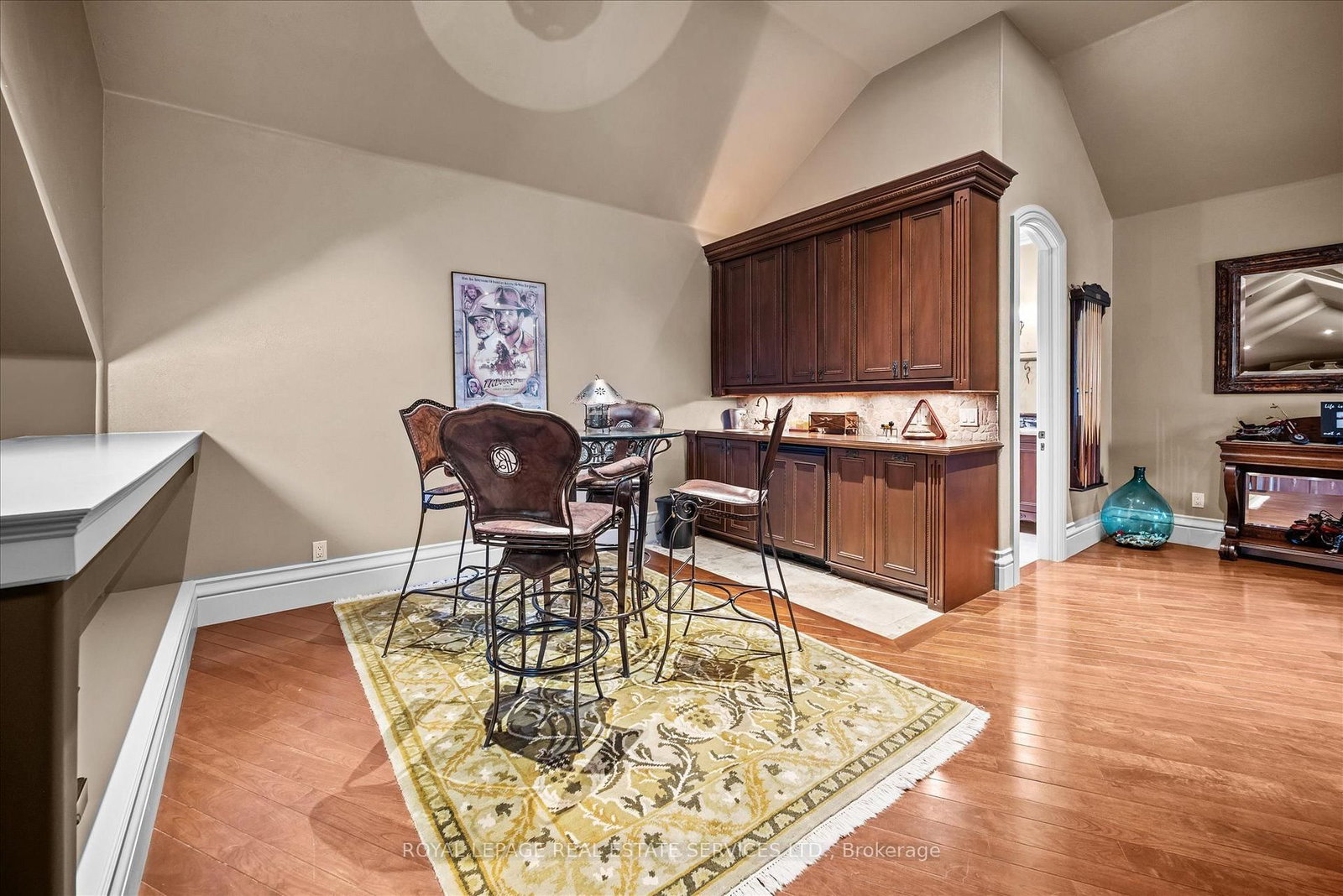 10090 Pineview Tr, Milton — 25