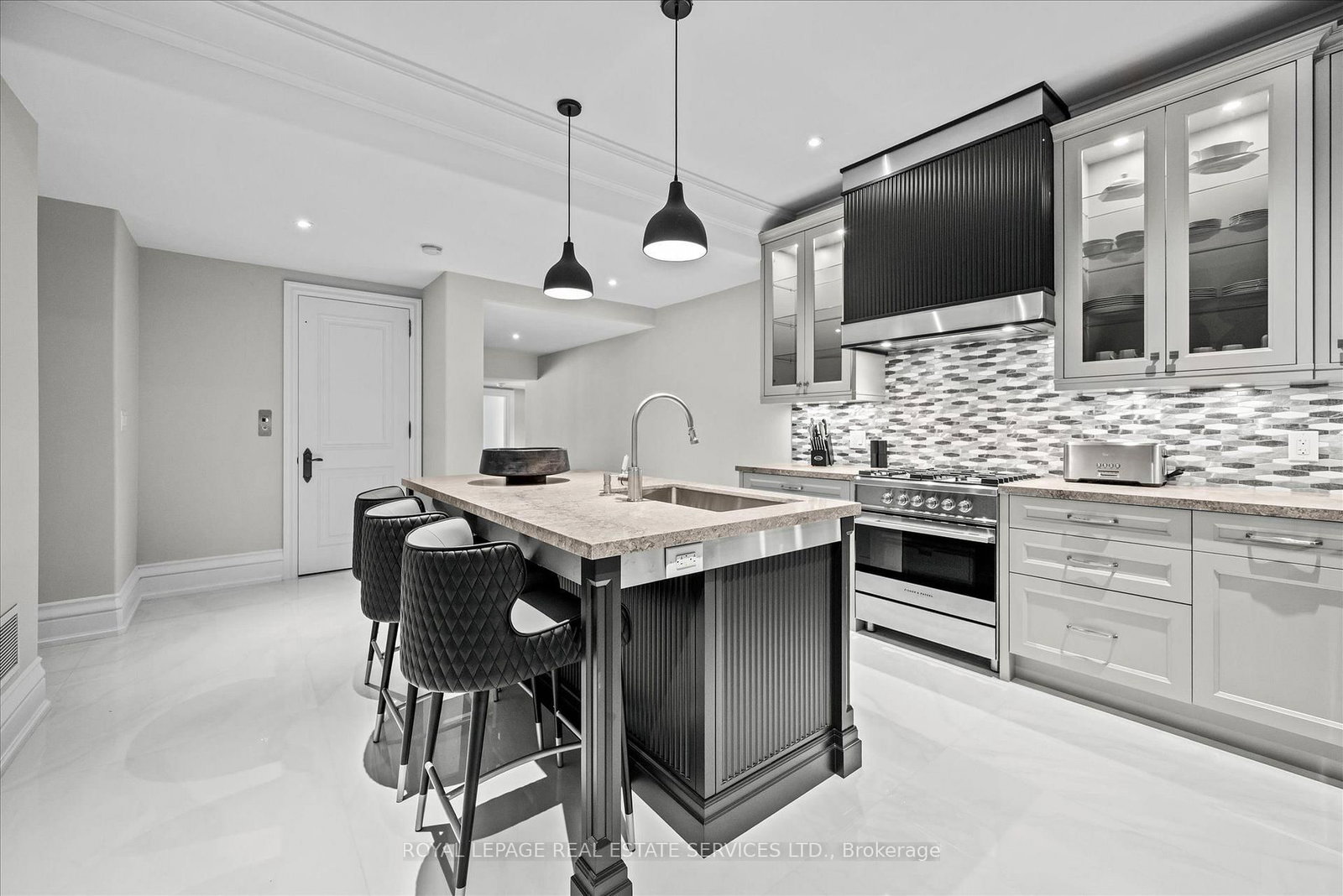 10090 Pineview Tr, Milton — 29