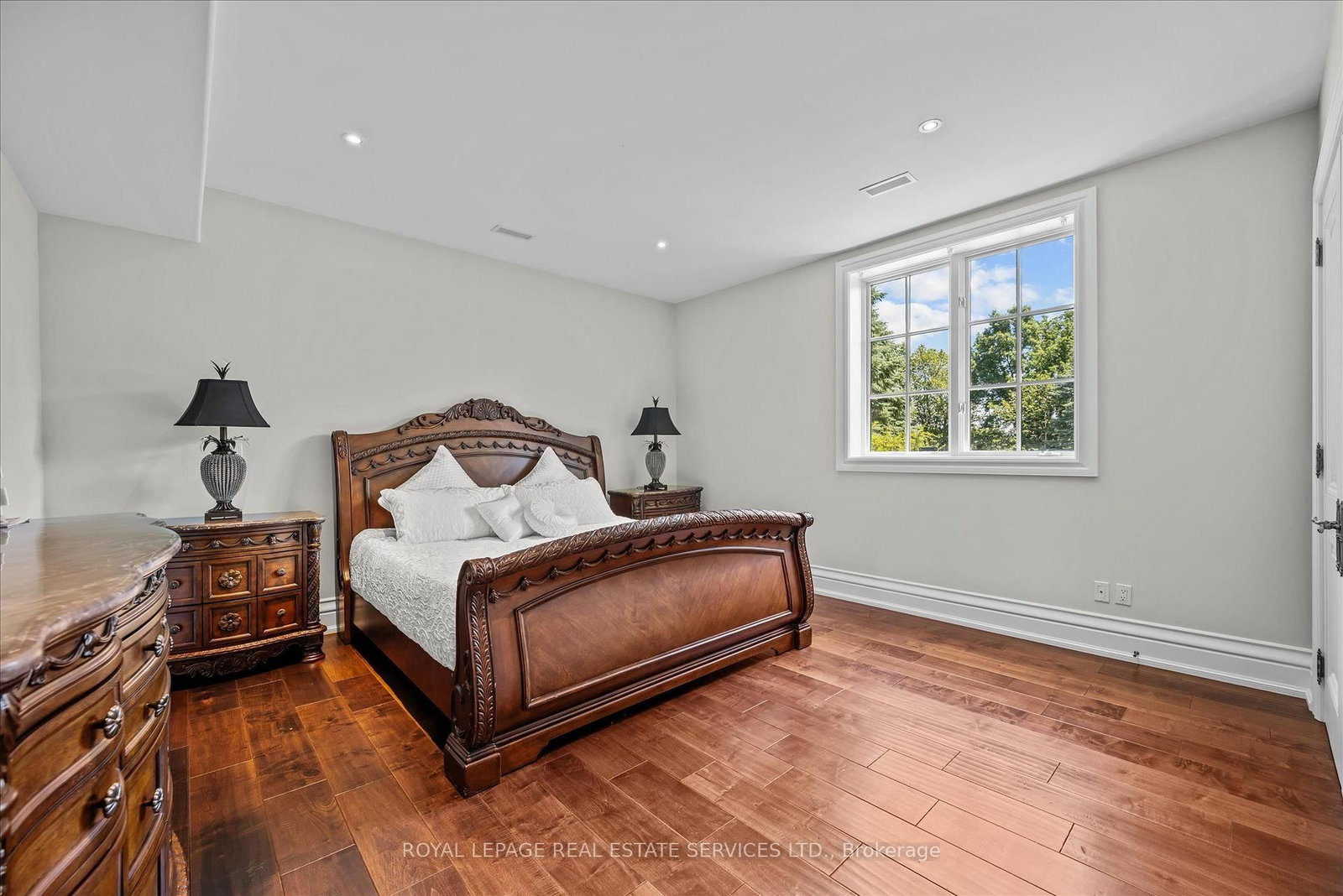 10090 Pineview Tr, Milton — 30