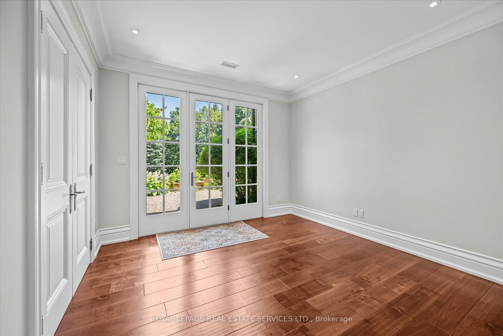 10090 Pineview Tr, Milton — 33