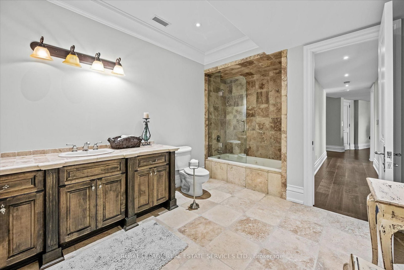 10090 Pineview Tr, Milton — 35