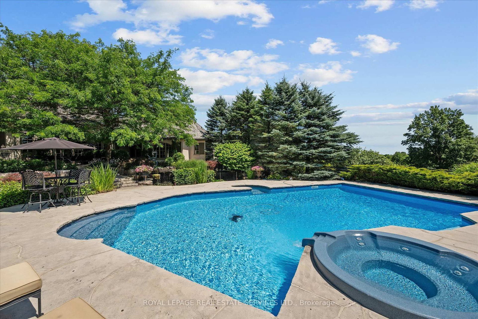 10090 Pineview Tr, Milton — 40