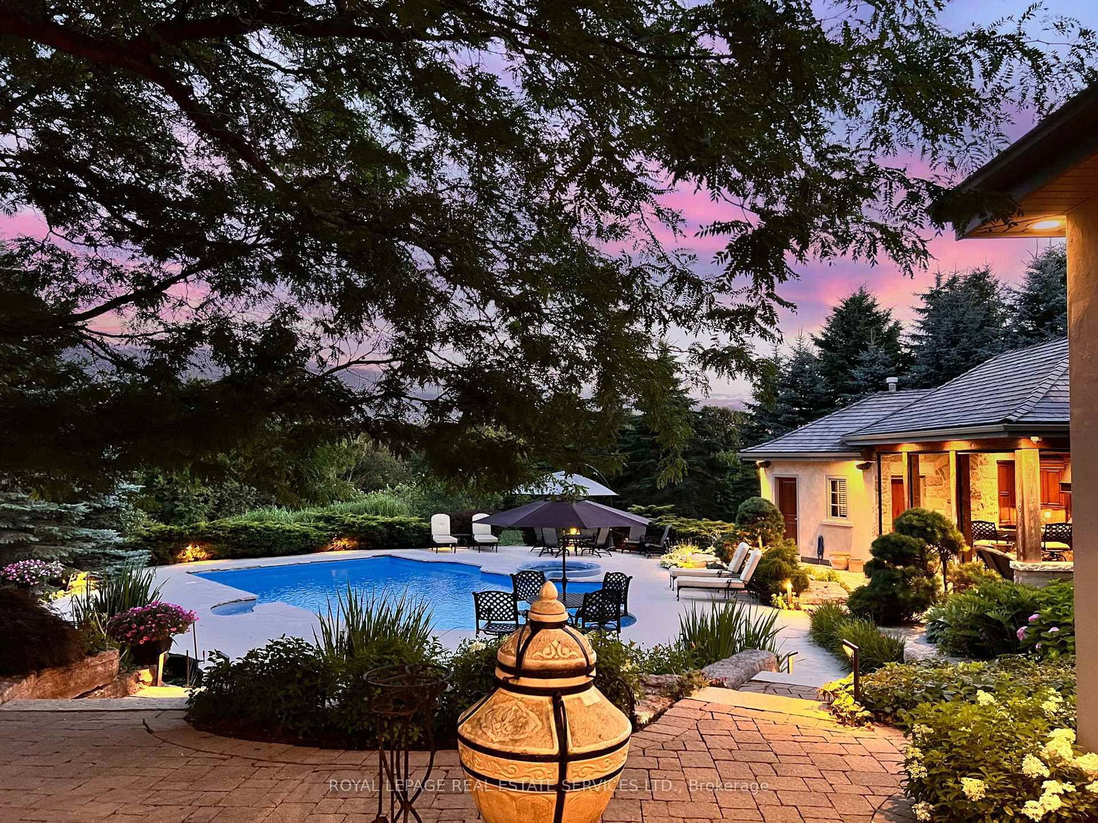 10090 Pineview Tr, Milton — 49