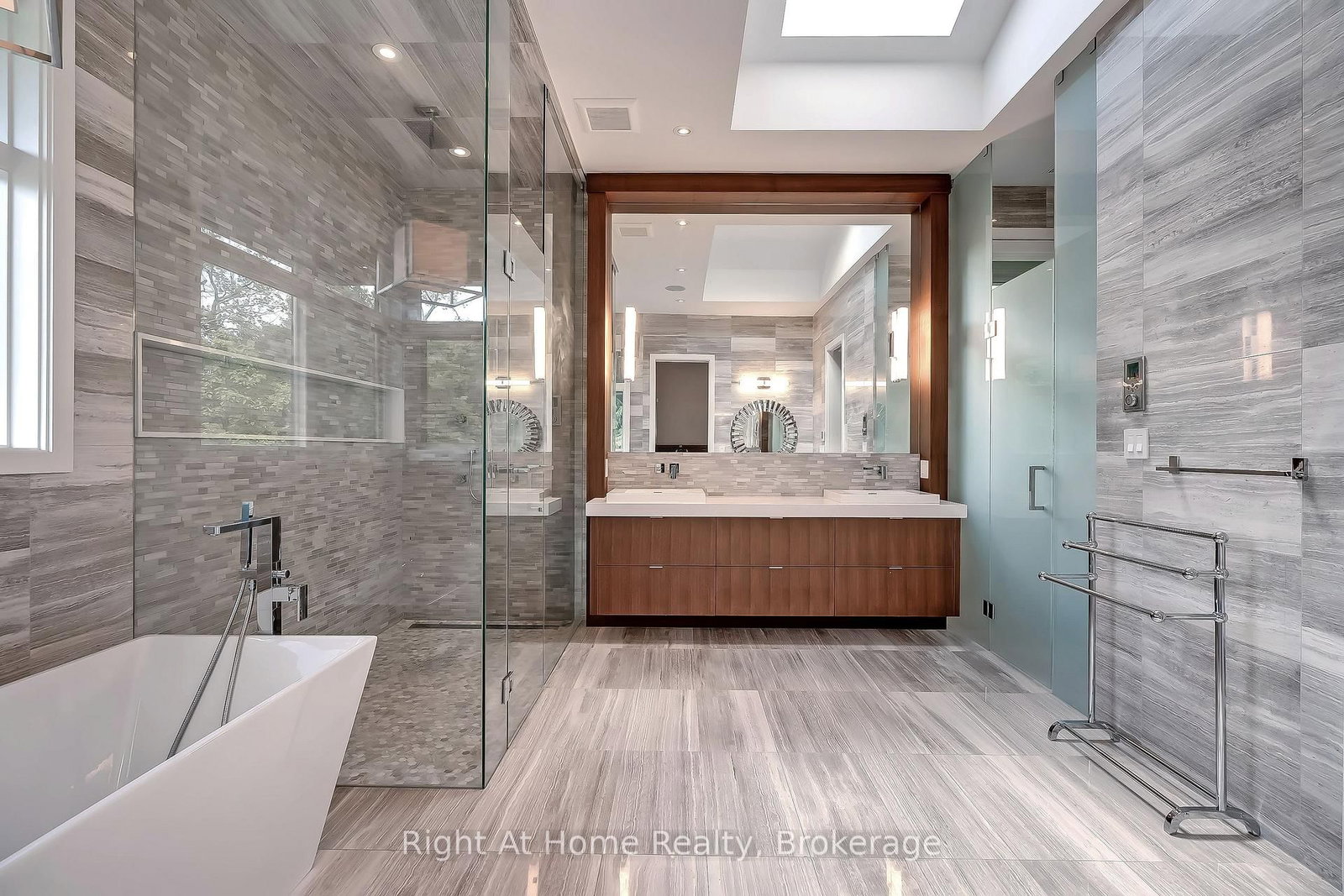 265 Maple Grove Dr, Oakville — 24