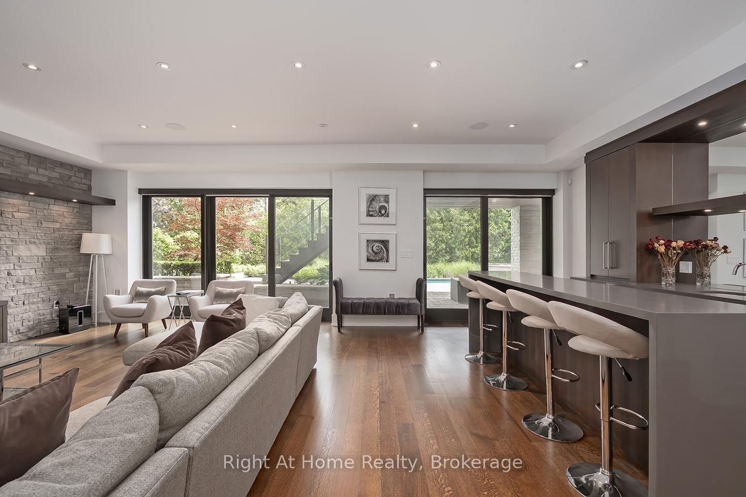 265 Maple Grove Dr, Oakville — 31