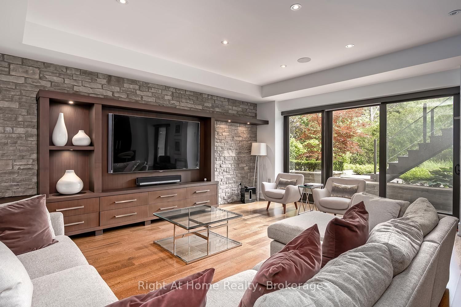 265 Maple Grove Dr, Oakville — 33