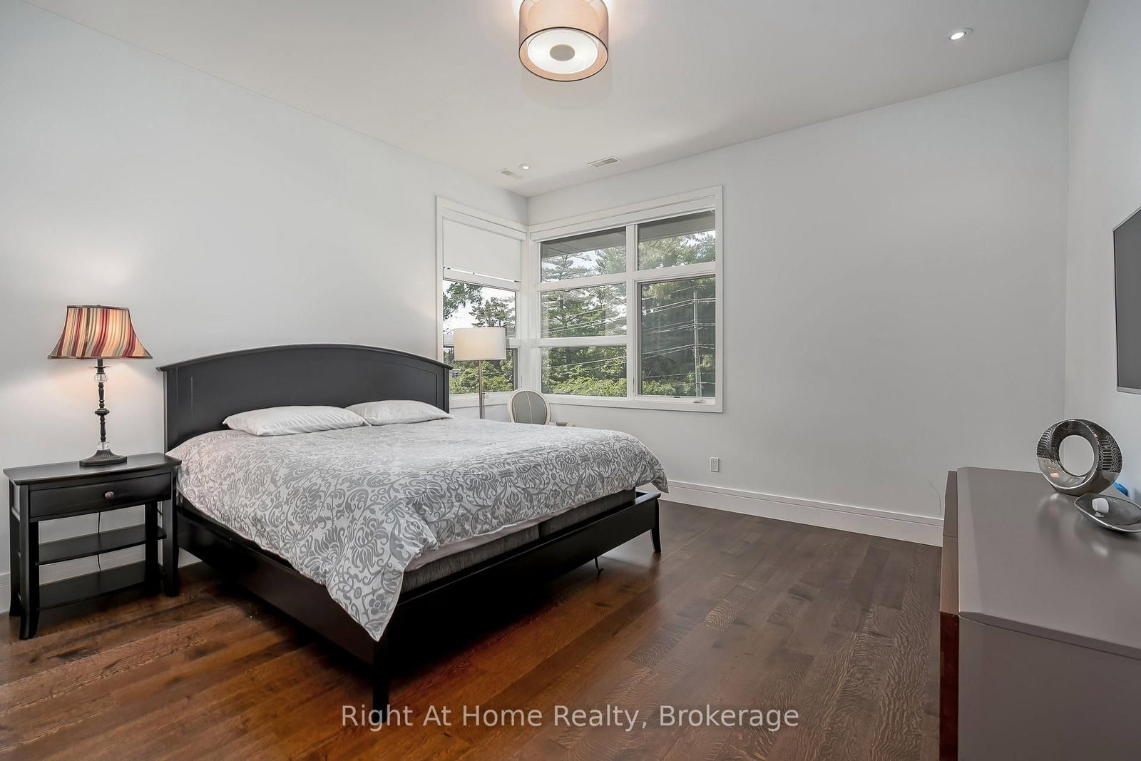 265 Maple Grove Dr, Oakville — 34