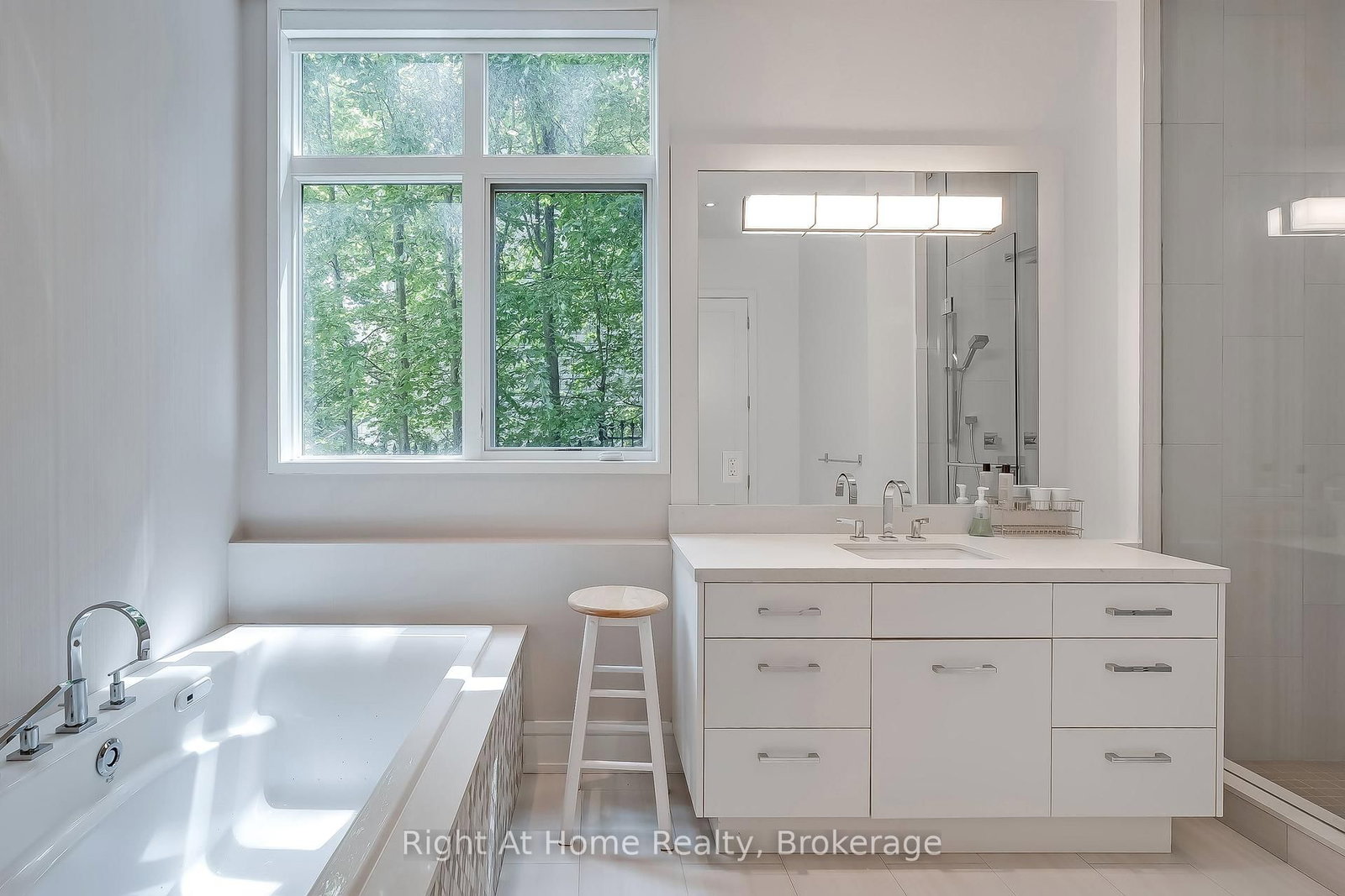 265 Maple Grove Dr, Oakville — 36