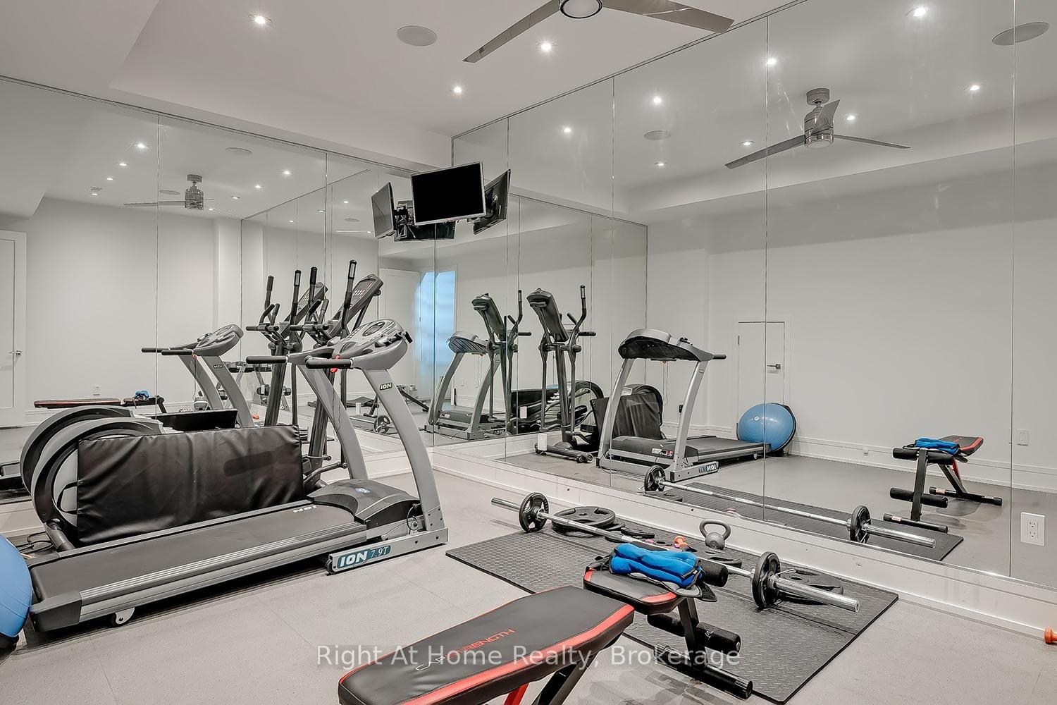 265 Maple Grove Dr, Oakville — 37